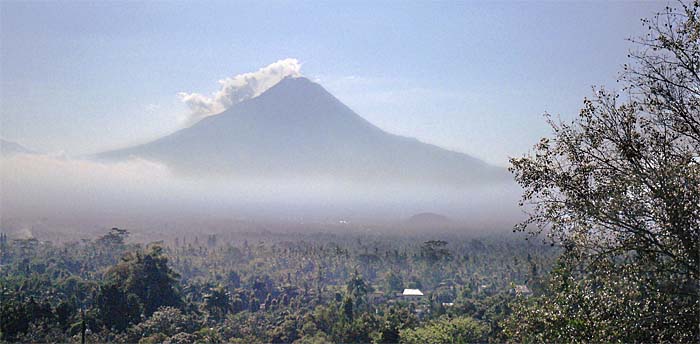 Mount Merapi by Asienreisender